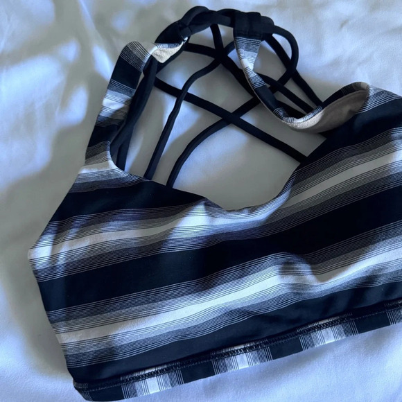 134 🆕🖤 Lululemon Free to Be Bra * Wild - Capilano Stripe White Black - Picture 2 of 7